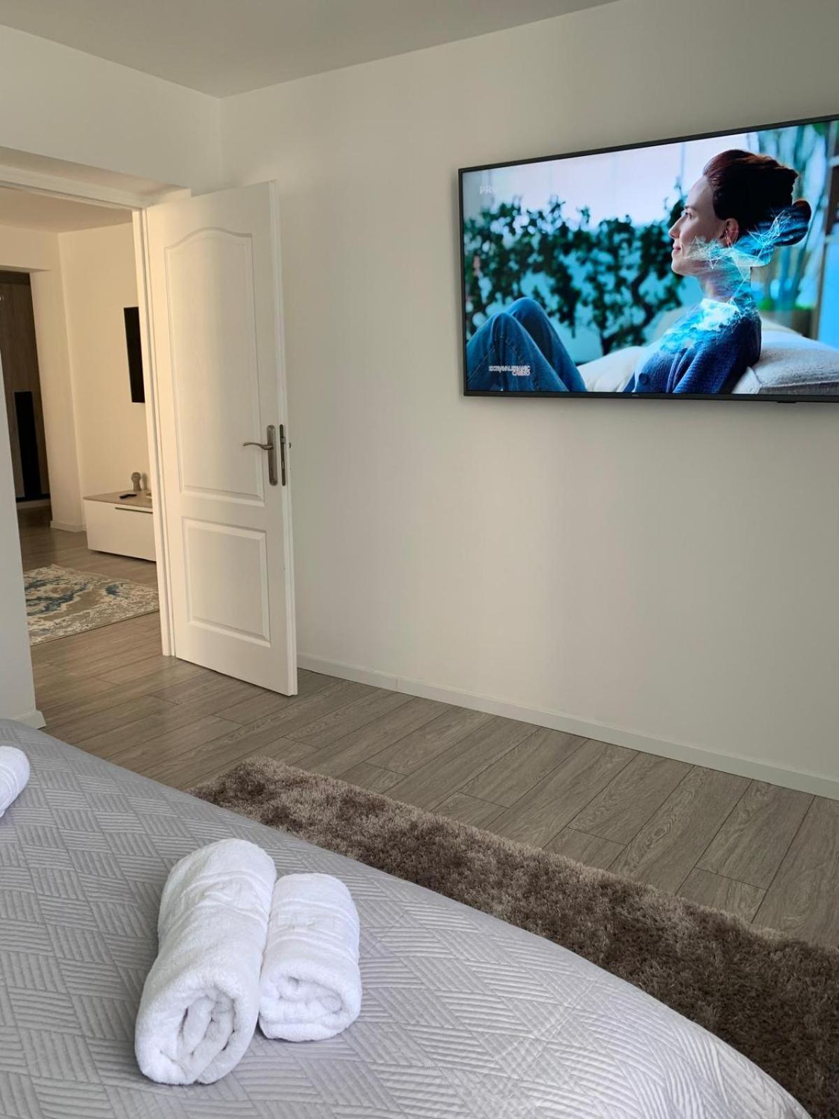 Rose Apartment Piatra Neamţ Екстериор снимка