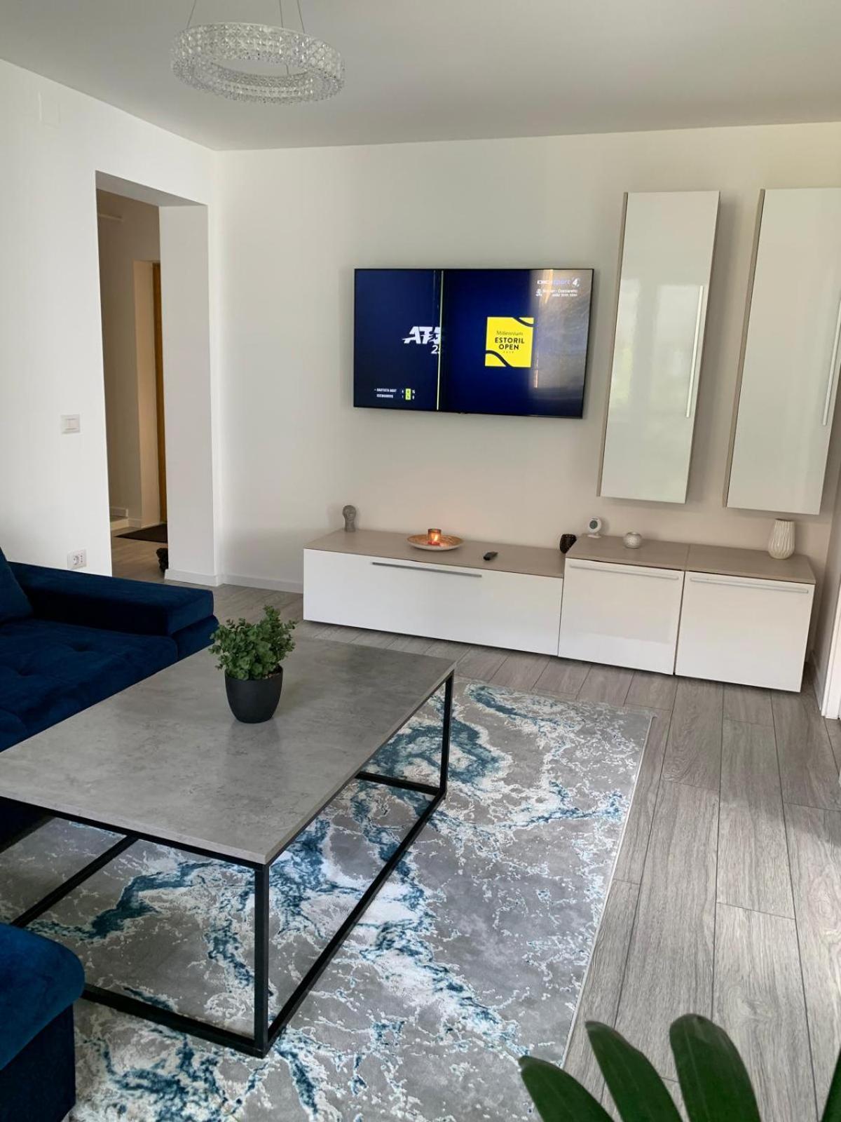 Rose Apartment Piatra Neamţ Екстериор снимка