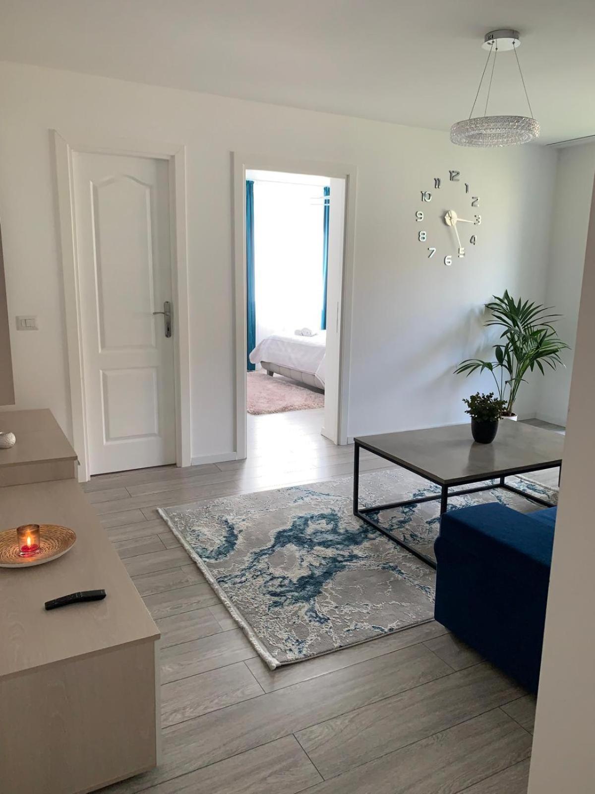 Rose Apartment Piatra Neamţ Екстериор снимка