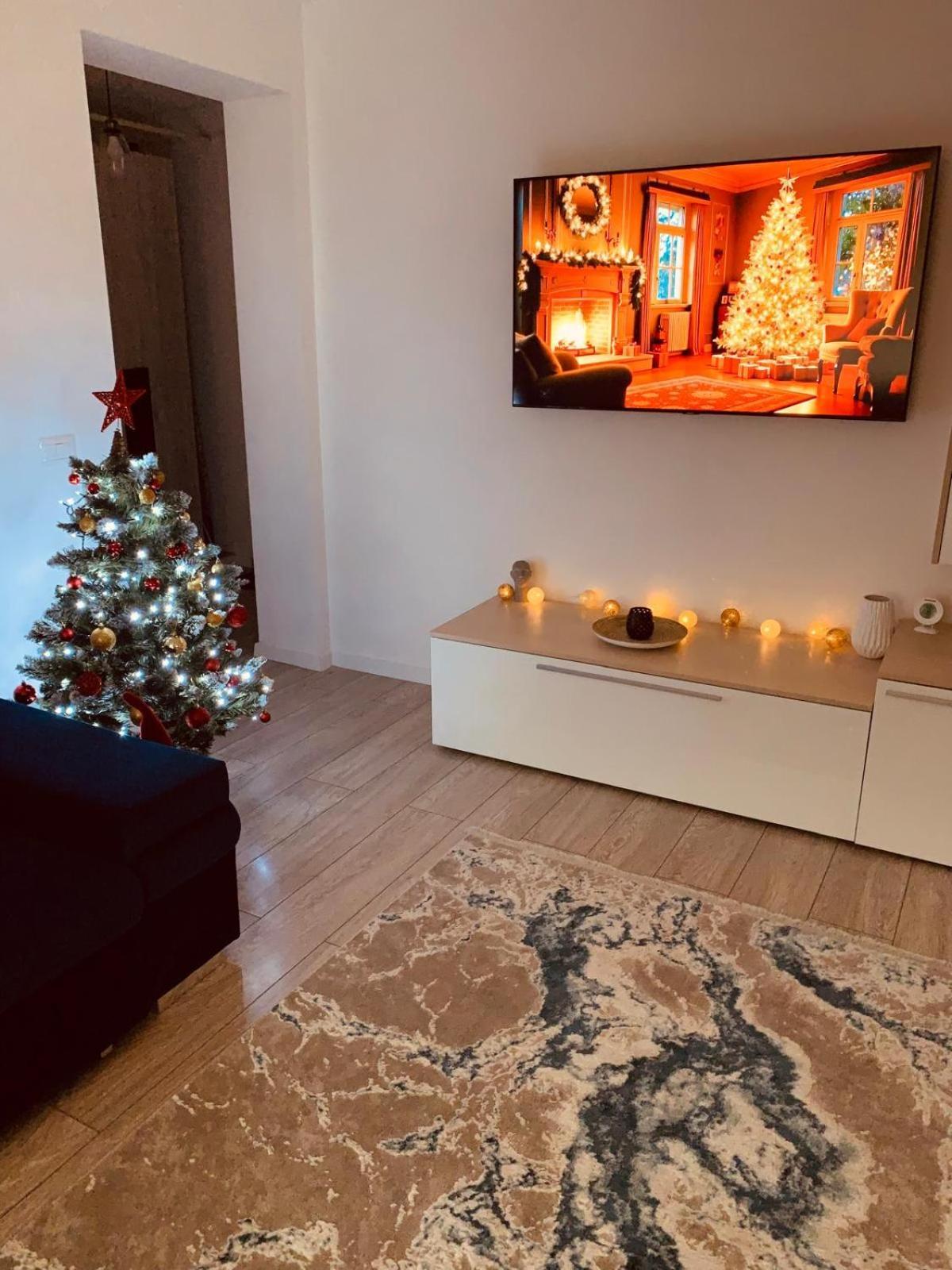 Rose Apartment Piatra Neamţ Екстериор снимка